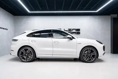 Porsche Cayenne Coupé 2022 - 84950 EUR, 71000 km - AUTO.MOTO.pt - 71000km - foto 7 de 60