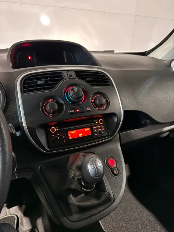 Renault KANGOO MAXI 1.5 DCI BUSINESS S/S 2020 - 13750 EUR, 151000 km - AUTO.MOTO.pt - 151000km - foto 16 de 33