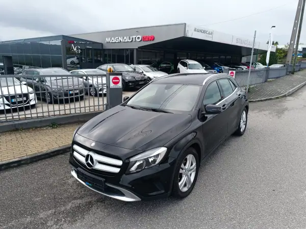 Mercedes-Benz GLA 180 2015 - 22500 EUR, 120000 km - AUTO.MOTO.pt - 120000km - foto 2 de 28
