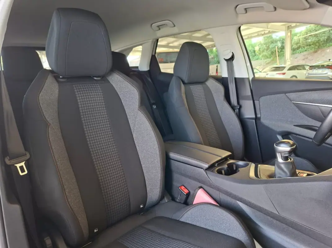 Peugeot 3008 2019 - 19900 EUR, 73744 km - 73744km - foto 17 de 23