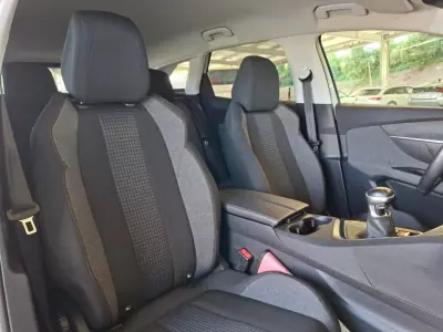 Peugeot 3008 2019 - 19900 EUR, 73744 km - 73744km - foto 17 de 23