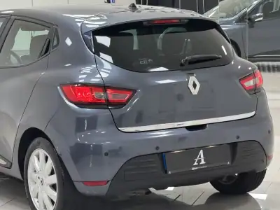 Renault Clio 2017 - 11890 EUR, 109000 km - AUTO.MOTO.pt - 109000km - foto 8 de 17