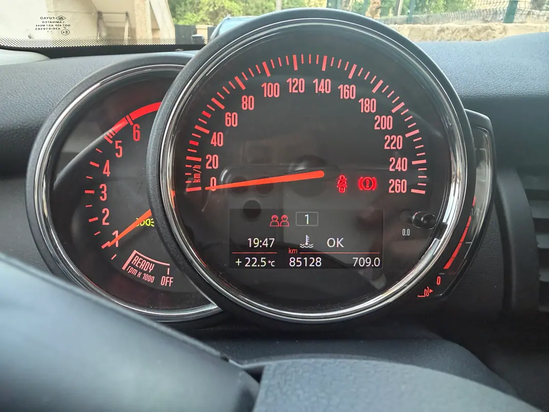 MINI One 2018 - 13500 EUR, 85000 km - AUTO.MOTO.pt - 85000km - foto 4 de 6