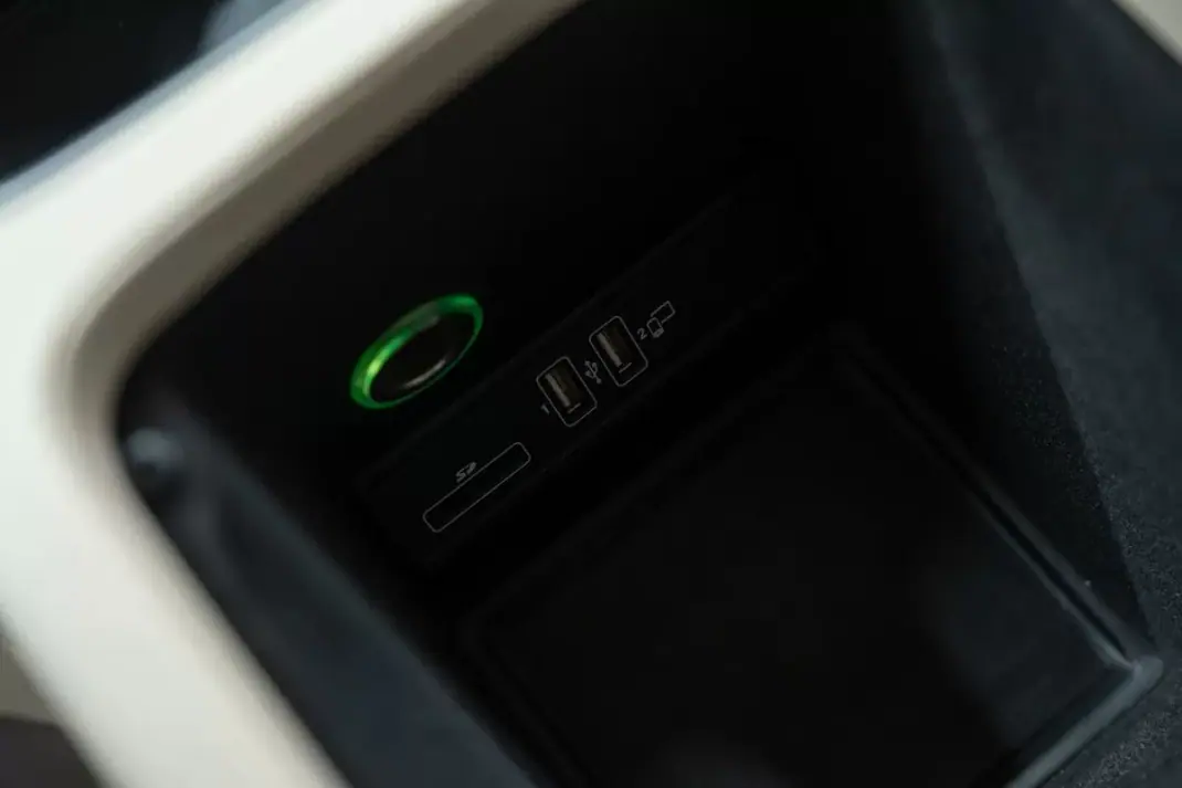 Aston Martin DBX 2020 - 149950 EUR, 55000 km - AUTO.MOTO.pt - 55000km - foto 51 de 53