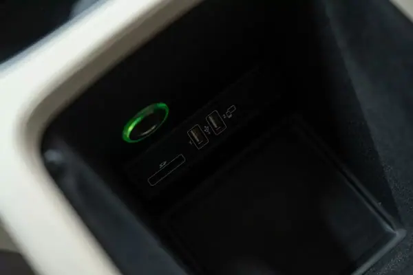 Aston Martin DBX 2020 - 149950 EUR, 55000 km - AUTO.MOTO.pt - 55000km - foto 51 de 53