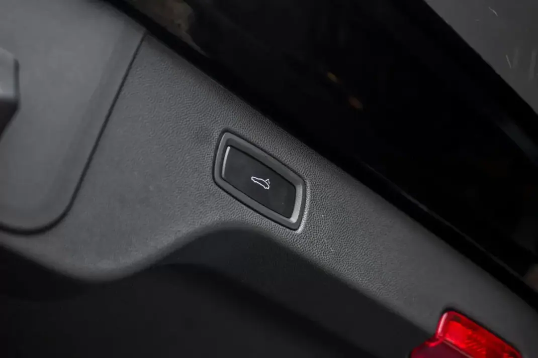 Porsche Macan 2025 - 83990 EUR, 15400 km - AUTO.MOTO.pt - 15400km - foto 36 de 49