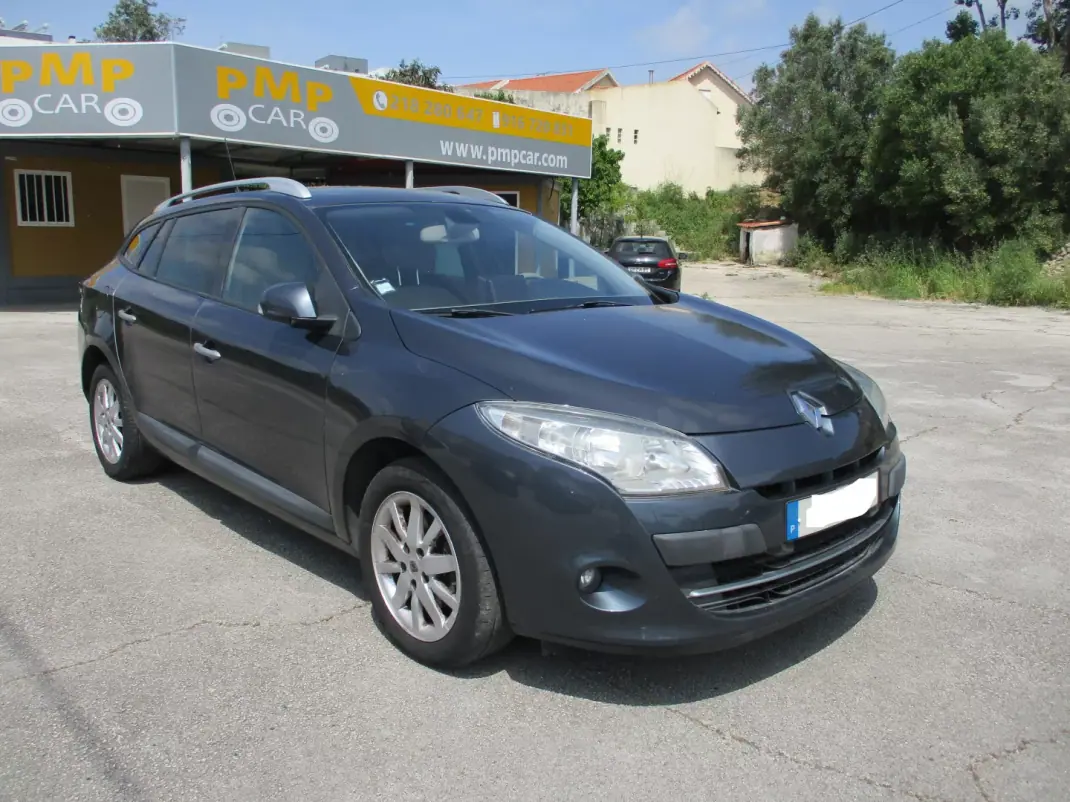 Renault Mégane Sport Tourer 2009 - 5900 EUR, 140000 km - AUTO.MOTO.pt - 140000km - foto 1 de 13