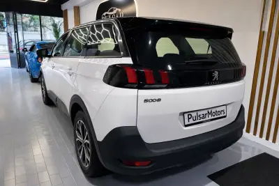 Peugeot 5008 2018 - 13900 EUR, 201002 km - AUTO.MOTO.pt - 201002km - foto 6 de 10