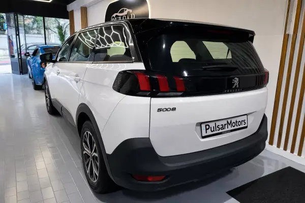Peugeot 5008 2018 - 13900 EUR, 201002 km - AUTO.MOTO.pt - 201002km - foto 6 de 10