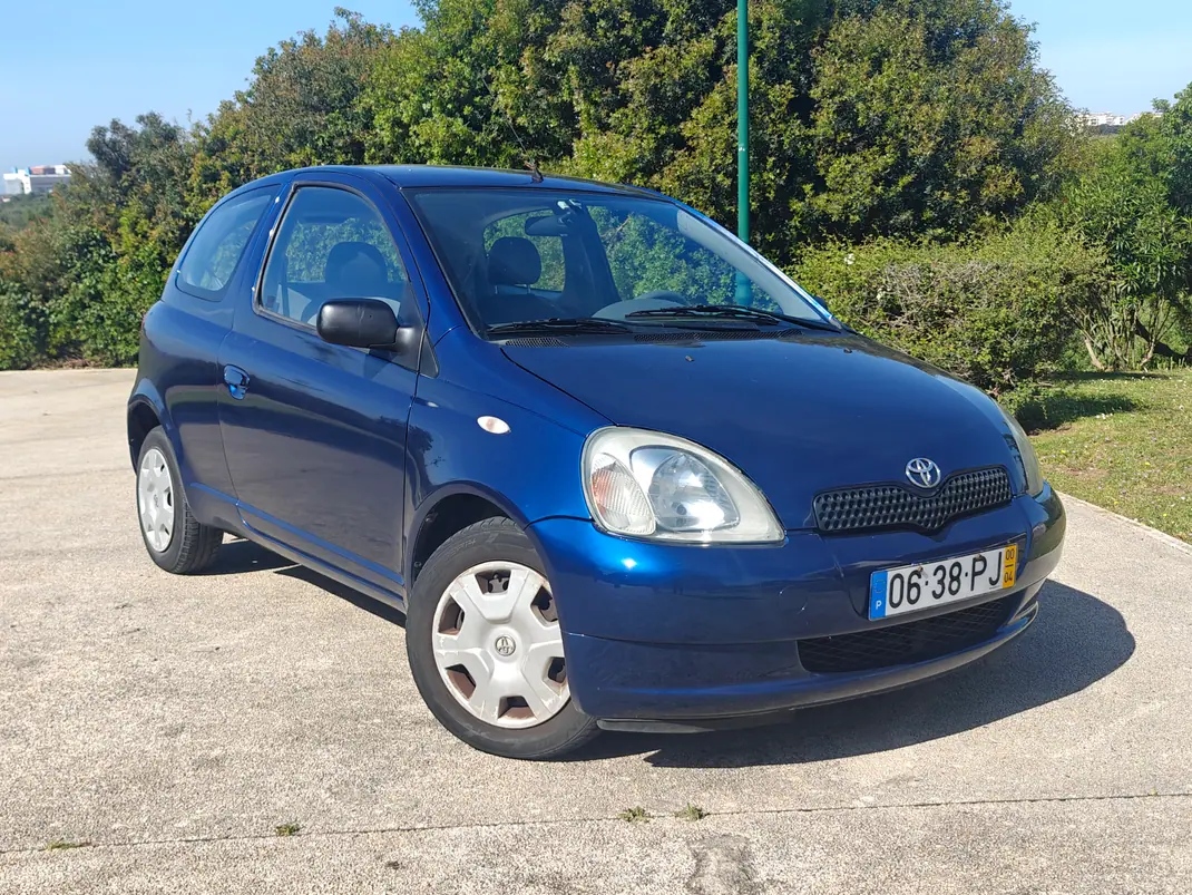 Toyota Yaris 2000 - 2500 EUR, 206000 km - AUTO.MOTO.pt - 206000km - foto 1 de 11