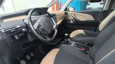Citroën C4 Grand Picasso 2015 - 10900 EUR, 175000 km - AUTO.MOTO.pt - 175000km - foto 14 de 20