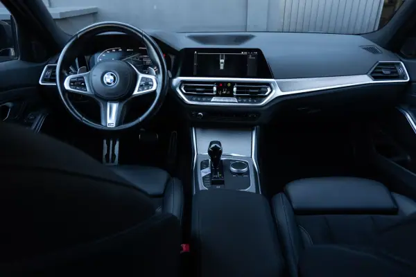 BMW 330e 2022 - 32500 EUR, 155000 km - AUTO.MOTO.pt - 155000km - foto 17 de 28