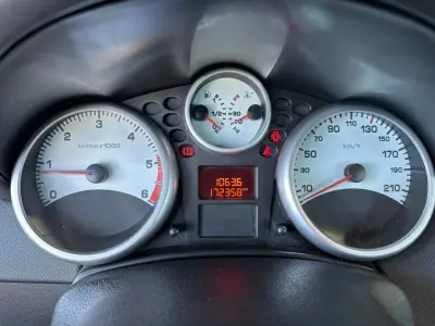 Peugeot 207 2006 - 8900 EUR, 172278 km - 172278km - foto 16 de 27