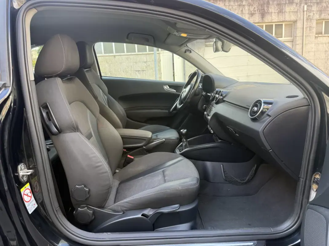 Audi A1 2011 - 8450 EUR, 203000 km - AUTO.MOTO.pt - 203000km - foto 13 de 14