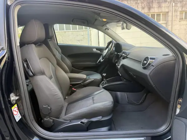 Audi A1 2011 - 8450 EUR, 203000 km - AUTO.MOTO.pt - 203000km - foto 13 de 14