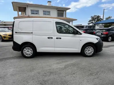 VW Caddy 2.0TDI Cargo Business 2025 - 24950 EUR, 10 km - AUTO.MOTO.pt - 10km - foto 4 de 42