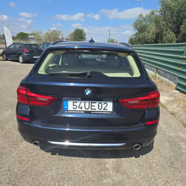 BMW 520 Gran Turismo 2018 - 24900 EUR, 178000 km - AUTO.MOTO.pt - 178000km - foto 2 de 12
