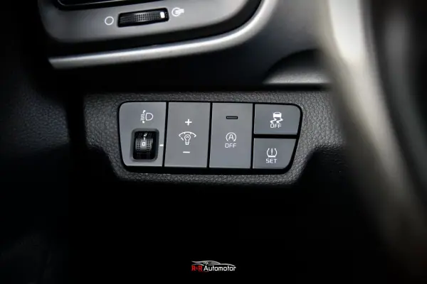 Kia Stonic 2021 - 13990 EUR, 128000 km - AUTO.MOTO.pt - 128000km - foto 26 de 29