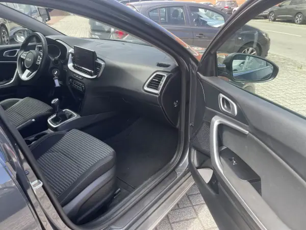 Kia XCeed 2025 - 19900 EUR, 24000 km - AUTO.MOTO.pt - 24000km - foto 11 de 16