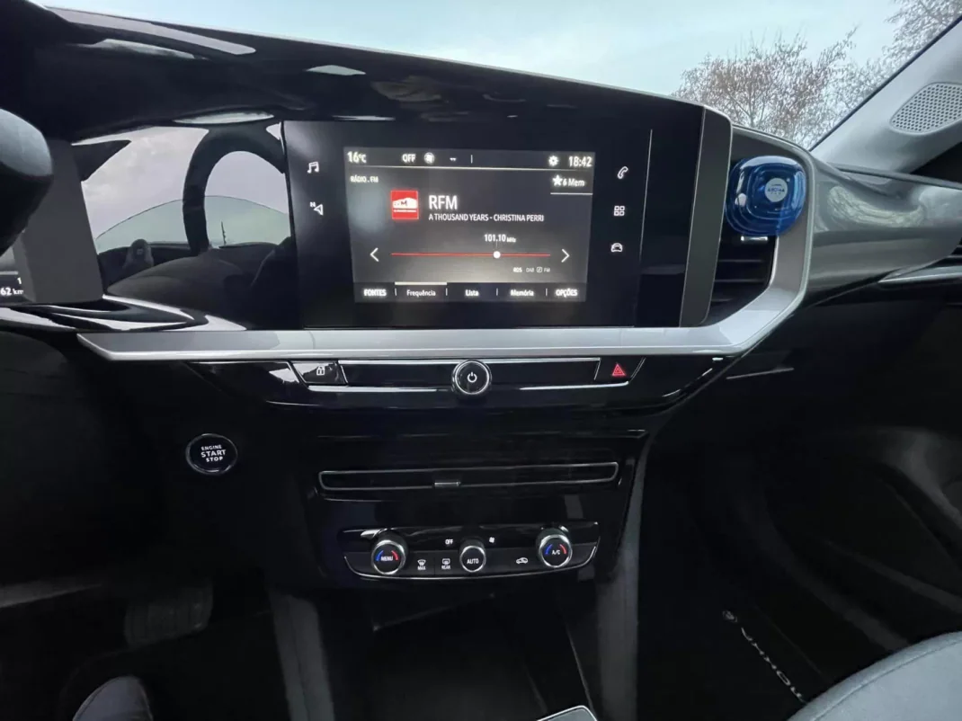 Opel Mokka-e 2022 - 24000 EUR, 28000 km - AUTO.MOTO.pt - 28000km - foto 10 de 11