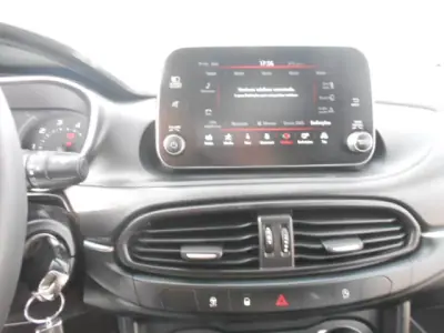 Fiat Tipo 2018 - 13500 EUR, 106069 km - AUTO.MOTO.pt - 106069km - foto 9 de 12