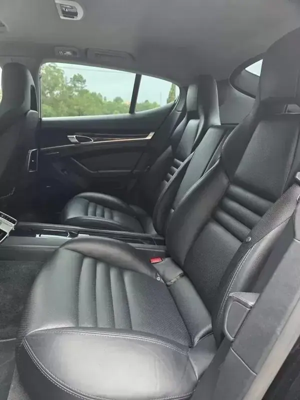 Porsche Panamera 2015 - 38499 EUR, 165000 km - AUTO.MOTO.pt - 165000km - foto 24 de 39
