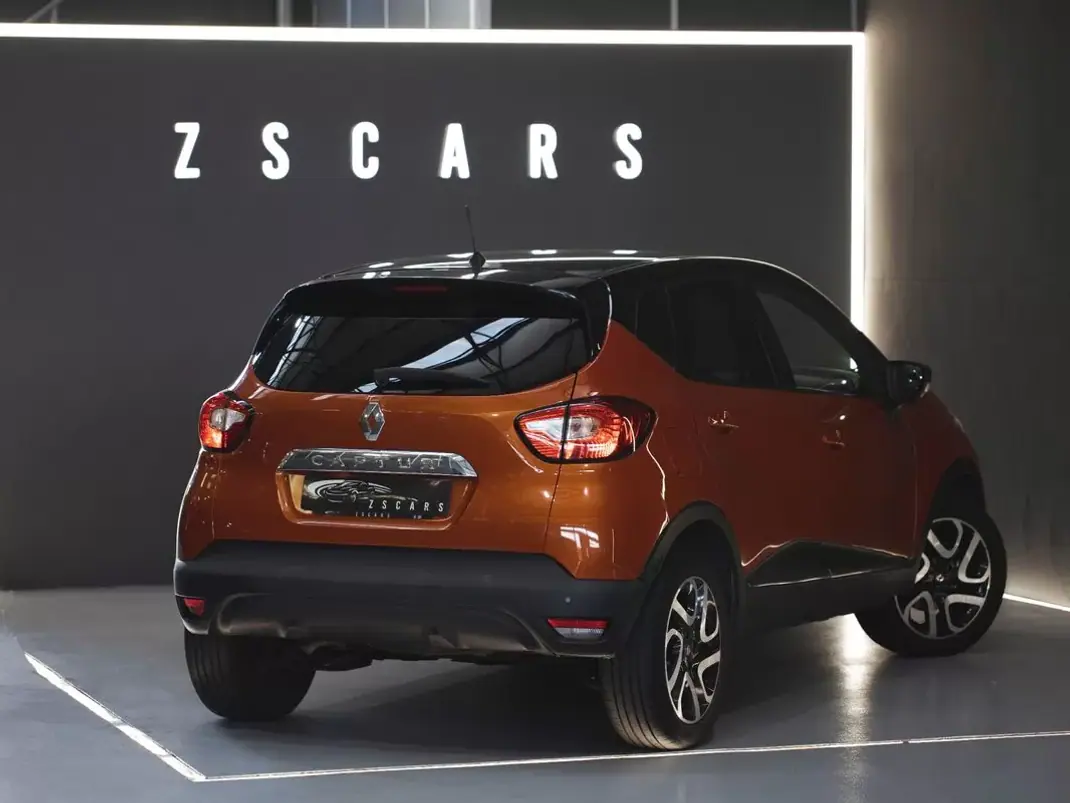 Renault Captur 2016 - 10990 EUR, 135642 km - AUTO.MOTO.pt - 135642km - foto 7 de 19
