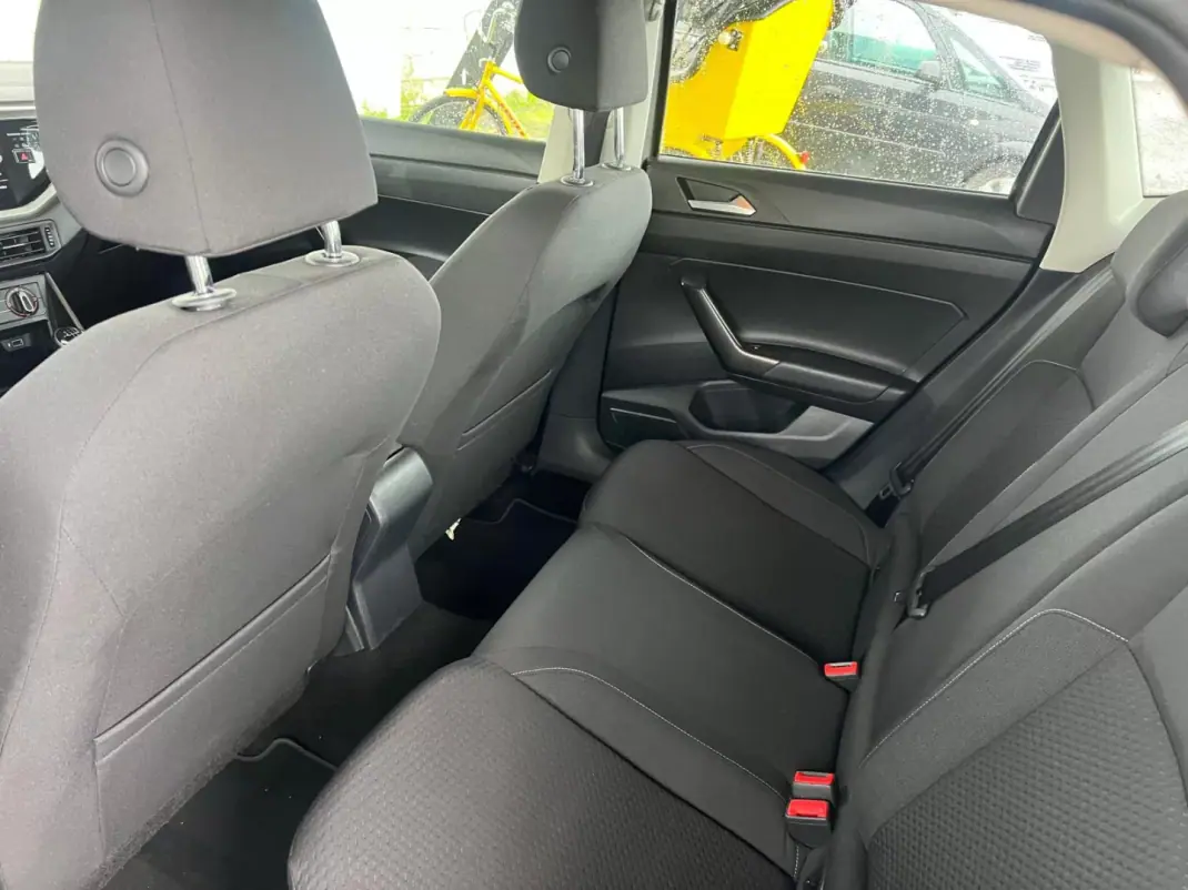 Volkswagen Polo 2018 - 12500 EUR, 98000 km - AUTO.MOTO.pt - 98000km - foto 10 de 10