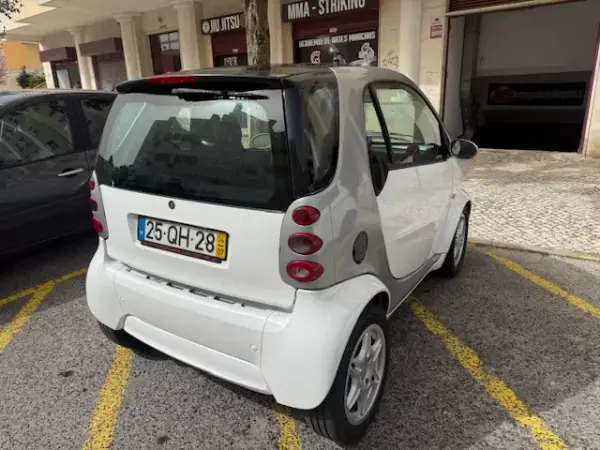 Smart Fortwo Cabrio 2004 - 4250 EUR, 122000 km - AUTO.MOTO.pt - 122000km - foto 12 de 29