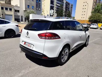 Renault Clio Sport Tourer 2018 - 8980 EUR, 250000 km - AUTO.MOTO.pt - 250000km - foto 9 de 23