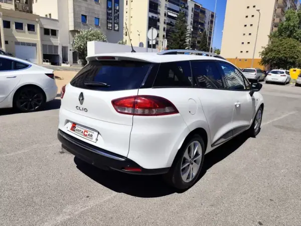 Renault Clio Sport Tourer 2018 - 7500 EUR, 250000 km - AUTO.MOTO.pt - 250000km - foto 9 de 23