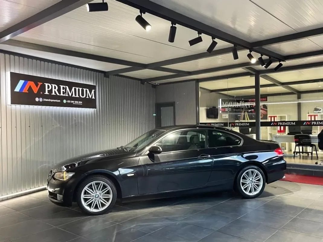 BMW 320 2007 - 13500 EUR, 221000 km - AUTO.MOTO.pt - 221000km - foto 18 de 33