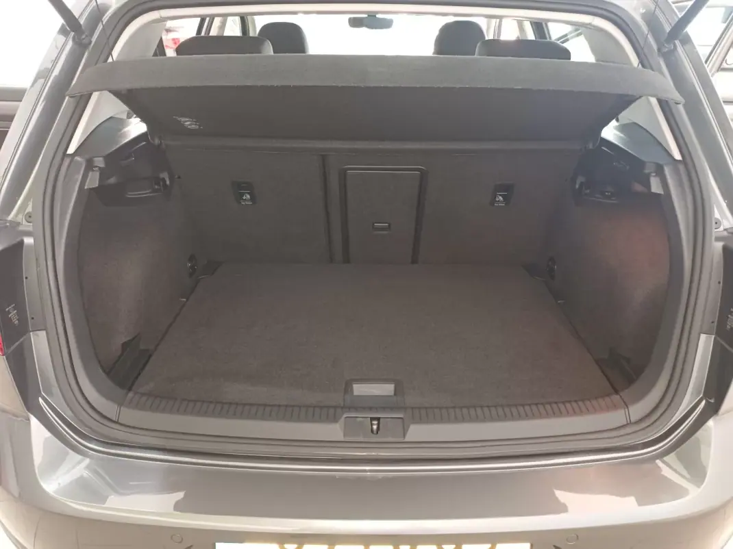 Volkswagen Golf 2017 - 18900 EUR, 140802 km - AUTO.MOTO.pt - 140802km - foto 9 de 12