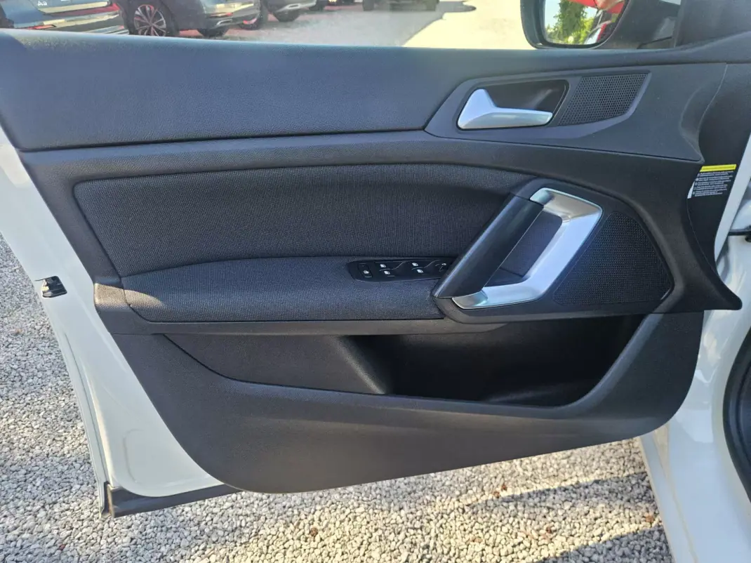 Peugeot 308 SW 2019 - 13500 EUR, 145500 km - 145500km - foto 32 de 33