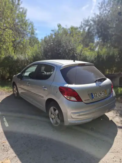 Peugeot 207 2011 - 100 EUR, 201010 km - foto 5 de 6