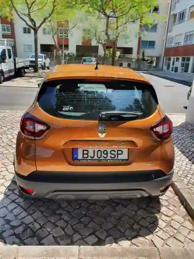 Renault Captur 2017 - 9400 EUR, 103000 km - AUTO.MOTO.pt - 103000km - foto 4 de 13