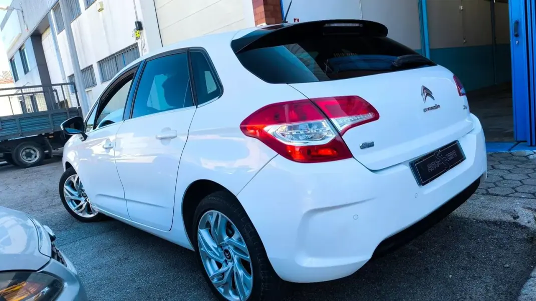 Citroën C4 2011 - 8900 EUR, 160000 km - AUTO.MOTO.pt - 160000km - foto 10 de 18