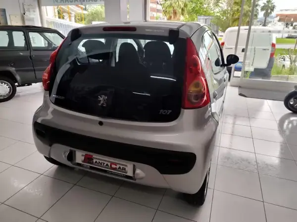 Peugeot 107 2011 - 5980 EUR, 84000 km - AUTO.MOTO.pt - 84000km - foto 13 de 21