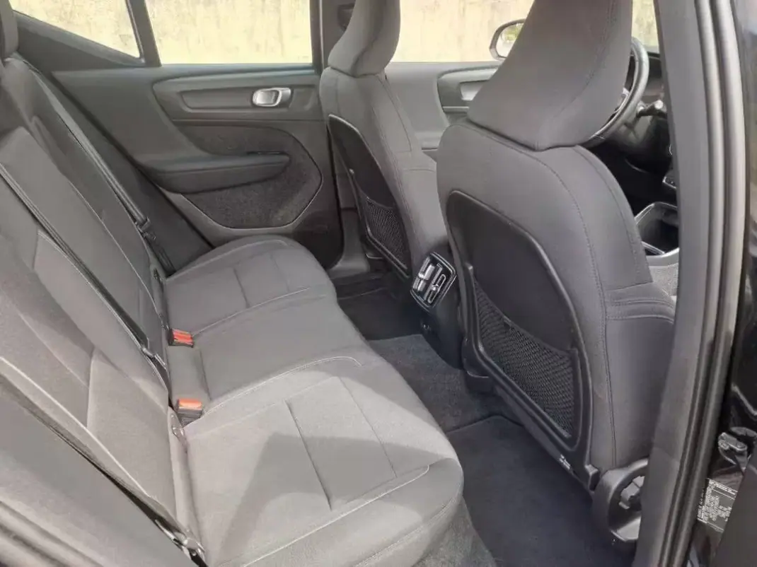 Volvo XC 40 2023 - 26500 EUR, 135000 km - 135000km - foto 12 de 12