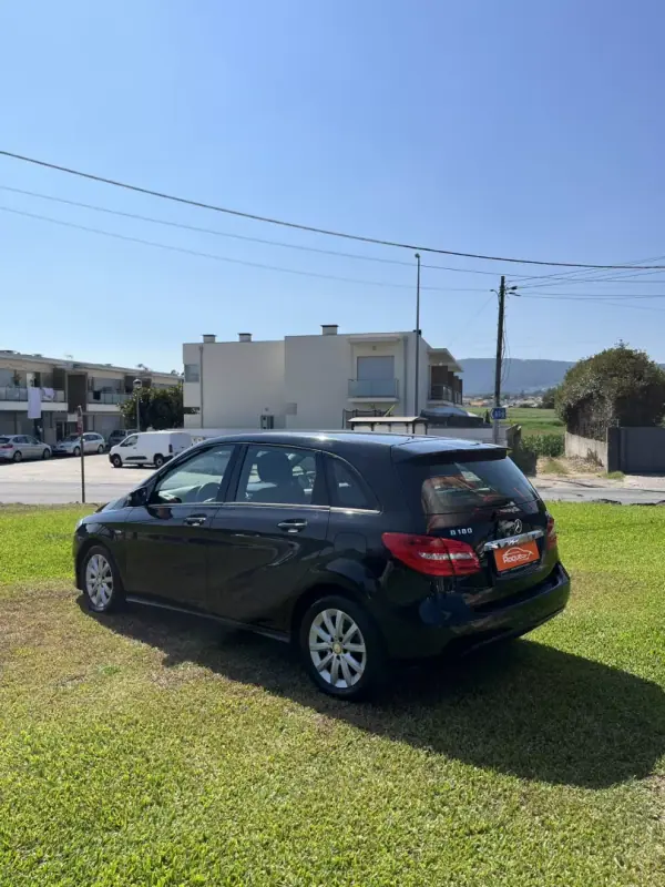 Mercedes-Benz B 180 2012 - 12900 EUR, 125490 km - AUTO.MOTO.pt - 125490km - foto 7 de 14