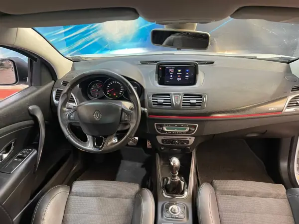 Renault Mégane Coupe 2014 - 9750 EUR, 182000 km - AUTO.MOTO.pt - 182000km - foto 26 de 44