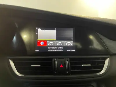 Alfa Romeo Giulia 2016 - 18500 EUR, 153000 km - AUTO.MOTO.pt - 153000km - foto 26 de 35