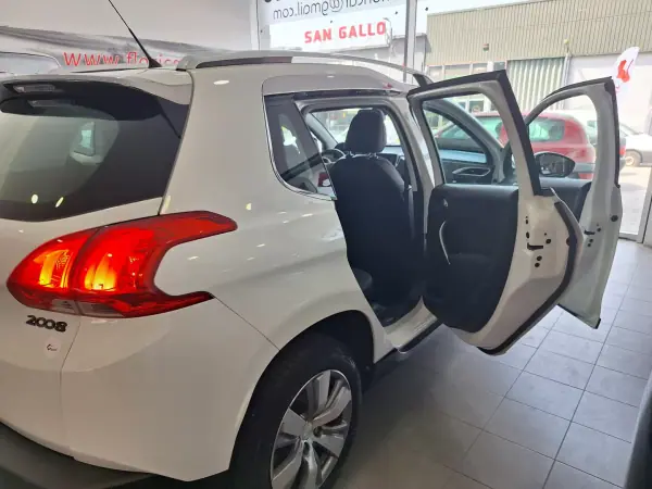 Peugeot 2008 2015 - 8900 EUR, 108000 km - AUTO.MOTO.pt - 108000km - foto 13 de 18