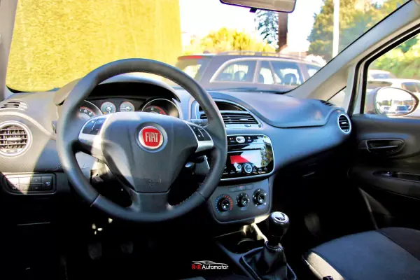 Fiat Punto 2015 - 7300 EUR, 165000 km - AUTO.MOTO.pt - 165000km - foto 3 de 20