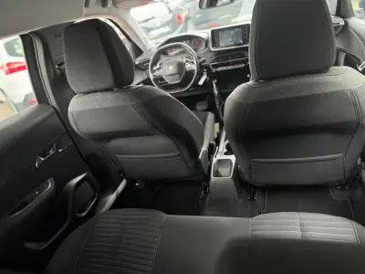 Peugeot 2008 2023 - 16900 EUR, 76231 km - AUTO.MOTO.pt - 76231km - foto 6 de 12