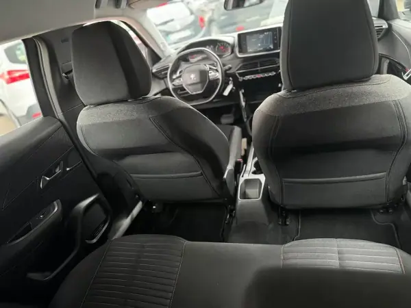 Peugeot 2008 2023 - 16900 EUR, 76231 km - AUTO.MOTO.pt - 76231km - foto 6 de 12