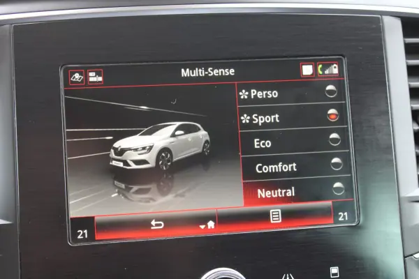 Renault Mégane 2021 - 16490 EUR, 165000 km - AUTO.MOTO.pt - 165000km - foto 26 de 30