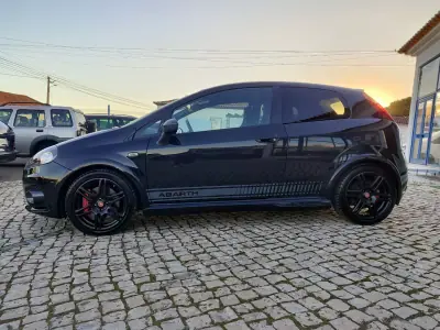 Fiat Grande Punto 2010 - 13900 EUR, 32000 km - AUTO.MOTO.pt - 32000km - foto 4 de 28