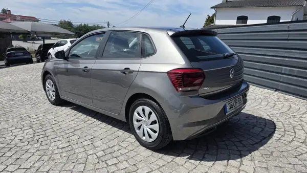 Volkswagen Polo 2018 - 11890 EUR, 88000 km - AUTO.MOTO.pt - 88000km - foto 3 de 31