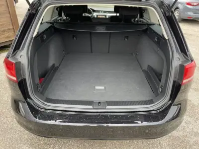 Volkswagen Passat Variant 2018 - 19990 EUR, 177800 km - AUTO.MOTO.pt - 177800km - foto 19 de 19